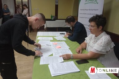 Óbecsén 72 középiskolás írta alá a Dél-bácskai Magyar Ösztöndíjprogram szerződéseit (Fotó: Kancsár Izabella felvétele)