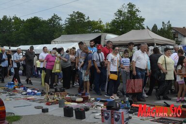 A topolyai vásári forgatag (Móricz Ildikó felvétele)