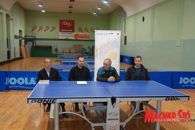 A Zentai Asztaliteniszklub adott otthont az Inter Pingpong 3 záróeseményének, felvételünkön a szervezők (Horváth Attila felvétele)