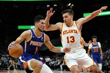 Devin Booker 32 pontig jutott Bogdanék védekezése ellen, de a Suns ebből keveset profitált (Fotó: Beta/AP)