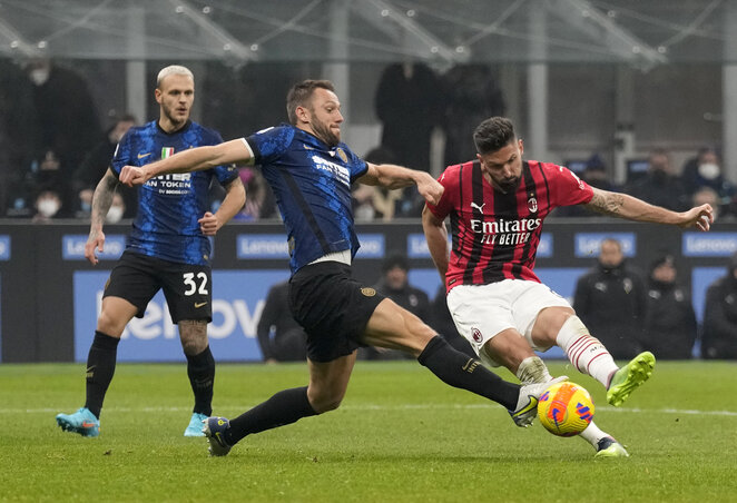 De Vrij blokkoló lába nem érte el Giroud meccsgyőztes lövését (Fotó: Beta/AP) De Vrij blokkoló lába nem érte el Giroud meccsgyőztes lövését (Fotó: Beta/AP)