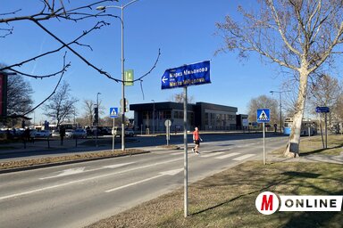 (Fotó: Újabb villanyrendőrök elhelyezésére az önkormányzat csaknem 60 millió dinárt irányozott elő a
városi költségvetésben. A Marko Miljanov utca, valamint a Belgrádi rakpart kereszteződésének
forgalmát is hamarosan villanyrendőr irányítja majd (Fotó: 