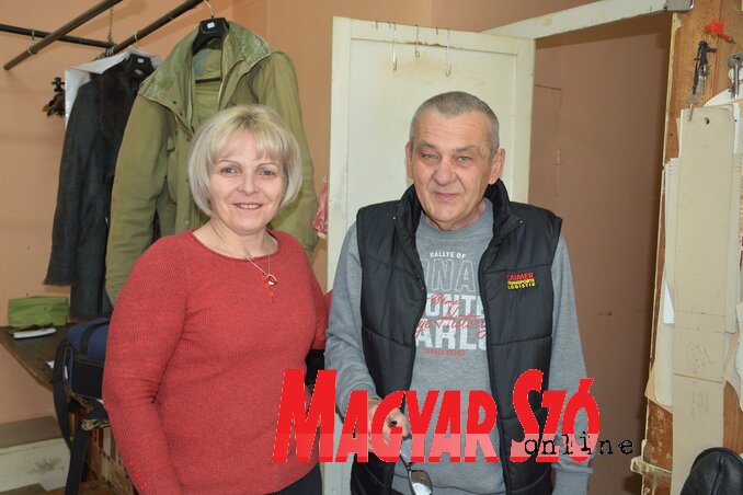 A kúlai Farkas házaspár: Mónika és Tibor a műhelyben (Paraczky László felvétele) A kúlai Farkas házaspár: Mónika és Tibor a műhelyben (Paraczky László felvétele)