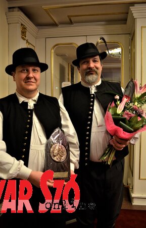 Kisimre Árpád és Savelin László a Martin-plakettel (Herceg Elizabetta felvétele) Kisimre Árpád és Savelin László a Martin-plakettel (Herceg Elizabetta felvétele)