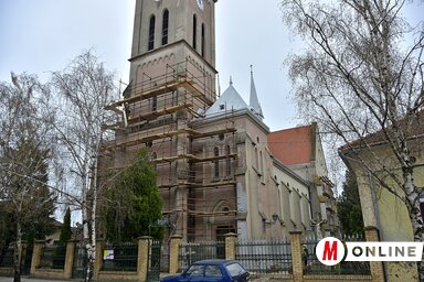 Az állványzatról érik el majd a bádogrészeket