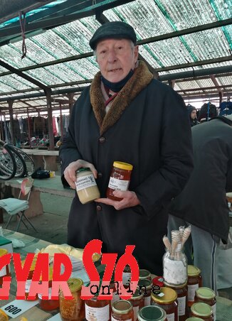 Kordován Miklós évtizedek óta foglalkozik méhészettel Kordován Miklós évtizedek óta foglalkozik méhészettel