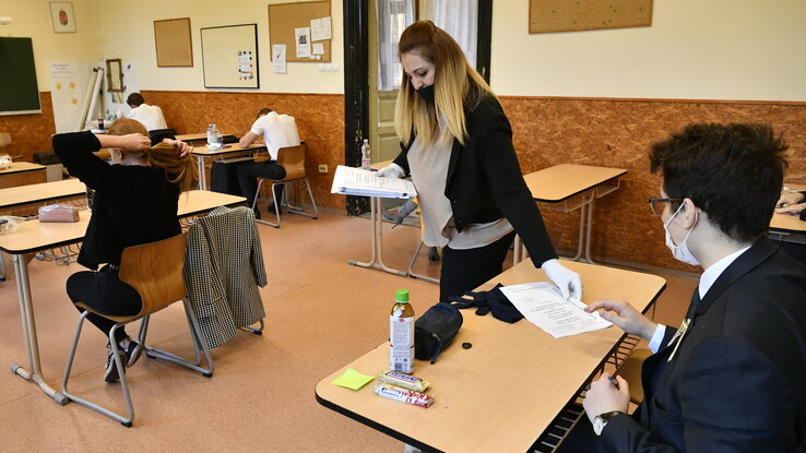 Szigorú biztonsági intézkedések mellett zajlik az érettségi (Fotó: MTI) Szigorú biztonsági intézkedések mellett zajlik az érettségi (Fotó: MTI)