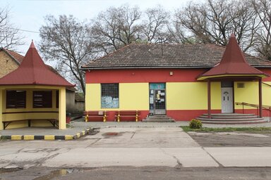 Talán nem végleg került lakat a bolt ajtajára (Lakatos János felvétele)