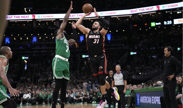 Spoelstra edző (jobbról) minden várakozást felülmúló munkát végzett a Miami csapatával (Fotó: Beta/AP)