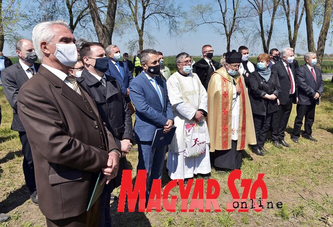 Az ünnepség résztvevőinek egy része (Gergely Árpád felvétele) Az ünnepség résztvevőinek egy része (Gergely Árpád felvétele)