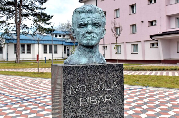 Ivo Lola Ribar szobrát 1982-ben állították fel Ivo Lola Ribar szobrát 1982-ben állították fel