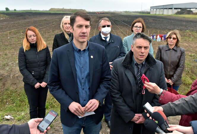 Dr. Pásztor Bálint és Gligor Gellért az önkormányzat képviselőivel Dr. Pásztor Bálint és Gligor Gellért az önkormányzat képviselőivel