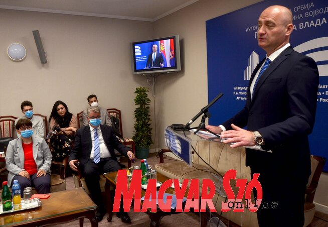 A foglalkoztatást ösztönző pályázatokat Nenad Ivanišević gazdasági titkár ismertette (Fotó: Dávid Csilla)