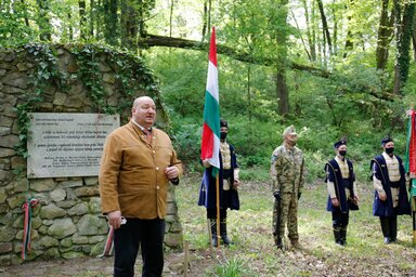 Németh Szilárd szól a megemlékezés résztvevőihez (Fotó: MTI)