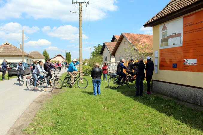 Hatvan biciklis látogatott el a pihenőhelyre