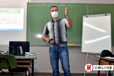 Az egyik szabadkai autóiskola, ahol elméleti oktatást tart fiatal, jövendőbeli sofőröknek (Gergely Árpád felvétele)