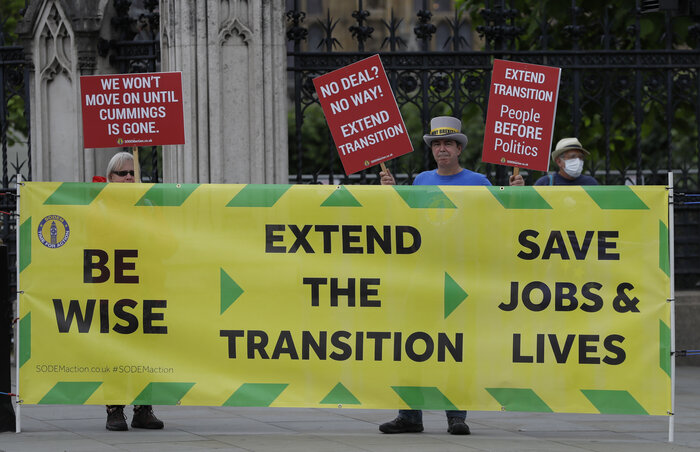 Brexit-ellenes tüntetők követelték tegnap is a londoni parlament előtt a határidő-hosszabbítást (Fotó: AP via Beta)