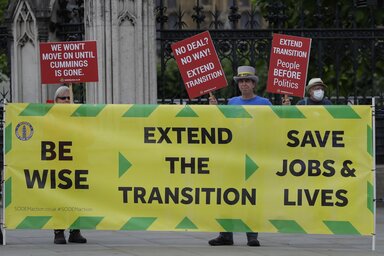 Brexit-ellenes tüntetők követelték tegnap is a londoni parlament előtt a határidő-hosszabbítást (Fotó: AP via Beta)
