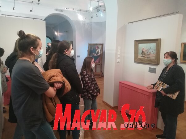 Diákok a szakmai tárlatvezetésen a Szabadkai Városi Múzeumban (Fotó: Lukács Melinda) Diákok a szakmai tárlatvezetésen a Szabadkai Városi Múzeumban (Fotó: Lukács Melinda)