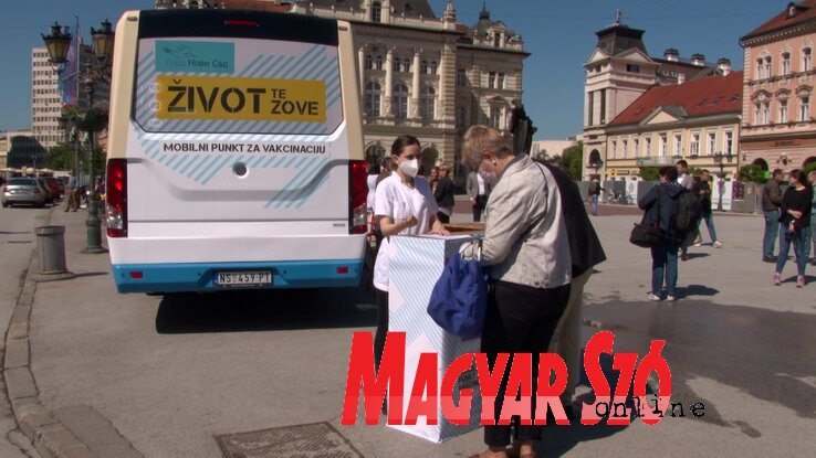 Az oltóbuszt a jövő héten átparkolják az egyetemi városba, egyetemistáink a mostaninál tömegesebb jelentkezésére számítanak Az oltóbuszt a jövő héten átparkolják az egyetemi városba, egyetemistáink a mostaninál tömegesebb jelentkezésére számítanak