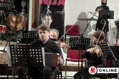 Jovica Ivanović neves bandoneon-, harmonikaművész a megnyitó koncerten (Fotó: Bozsoki Valéria)