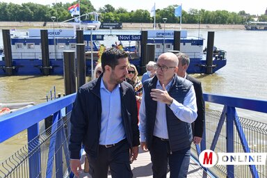 Tomislav Momirović építésügyi miniszter és a polgármester partra szállnak