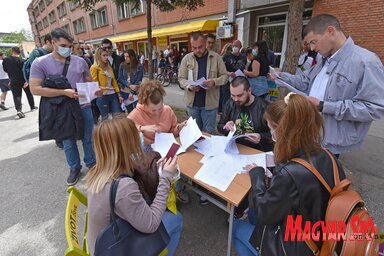 Ha a tervezett ütemben folyik az immunizáció, június 21-étől megtarthatók a különböző tömeges rendezvények (Ótos András felvétele)