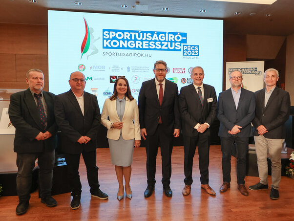 A MSÚSZ régi-új elnöksége (Halmágyi Zsolt felvétele) A MSÚSZ régi-új elnöksége (Halmágyi Zsolt felvétele)
