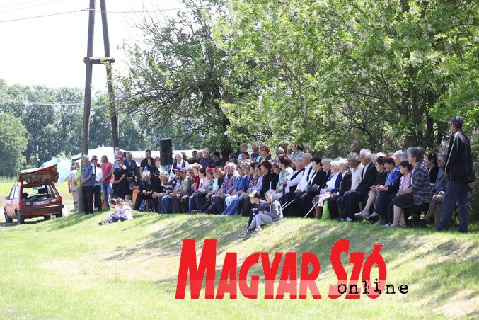 Az egykori nagyvölgyiek gyűltek össze emlékezni Az egykori nagyvölgyiek gyűltek össze emlékezni