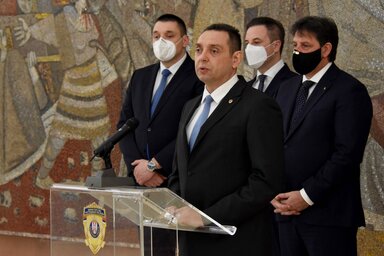 Aleksandar Vulin: 17 személyt tartóztattak le gyilkosság, zsarolás, emberrablás és kábítószer-kereskedelem vádjával (Fotó: Beta)