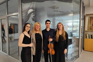 Nagypál Zsófia, Ksenija Mijatović Korom tanárnő, Sergej Skeledžija és Marija Šapovalova, azaz a Trio Comodo és felkészítő tanáruk