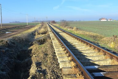 A felújítás után ezen a szakaszon a vonatok elérhetik a 80 kilométeres óránkénti sebességet, a tengelyterhelhetőség pedig a 22,5 tonnát (Gergely József felvétele)