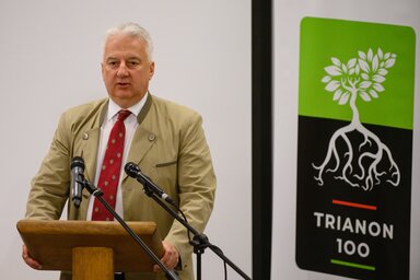 Semjén Zsolt beszédét tartja (Fotó: MTI)
