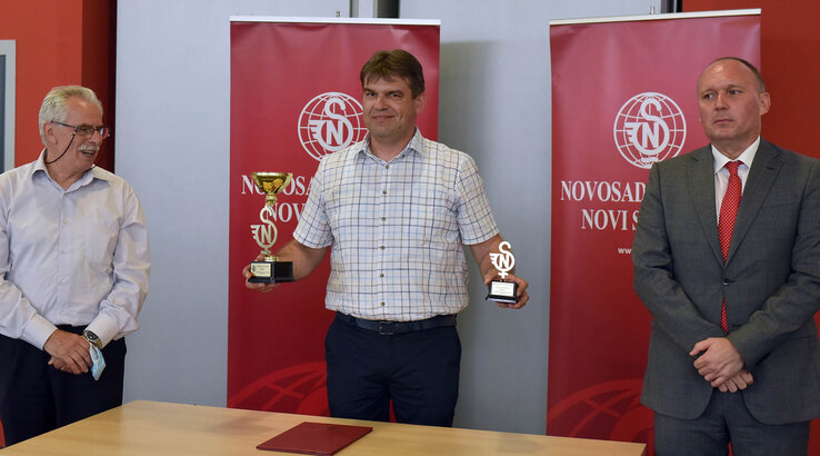 Domorad József, a Tisamed részlegének mézfelvásárlási vezetője átveszi a díjat