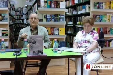 Várady Tibor és Szilágyi Edit az óbecsei Népkönyvtárban (Fehér Rózsa felvétele)