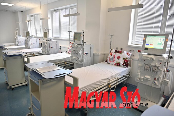 A betegek szerint az ápolóik és orvosaik is megérdemlik, hogy évtizedek után emberhez méltó körülmények közepette dolgozzanak (Ótos András felvétele) A betegek szerint az ápolóik és orvosaik is megérdemlik, hogy évtizedek után emberhez méltó körülmények közepette dolgozzanak (Ótos András felvétele)