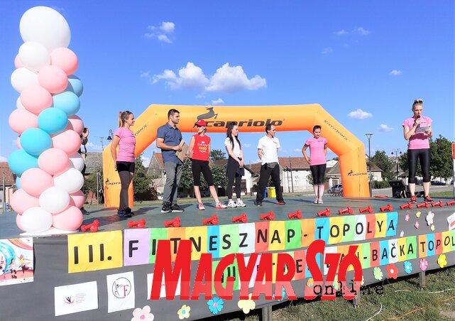 A főszervezők megnyitják a III. Fitnesznapot A főszervezők megnyitják a III. Fitnesznapot