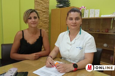 Bálint Renáta szakszervezeti elnök és dr. Csáki Beáta kórházigazgató