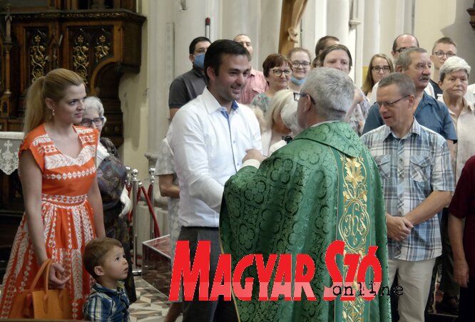 A szentmise utáni búcsú pillanataiból A szentmise utáni búcsú pillanataiból