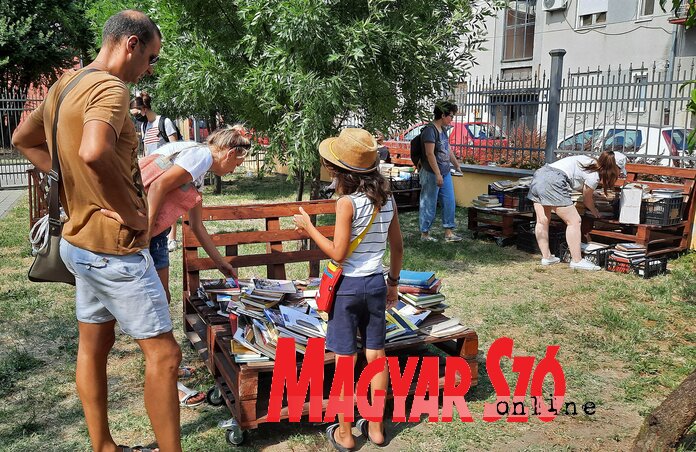 Egy és fél év után újra megtartották az Egységben a könyvbörzét Egy és fél év után újra megtartották az Egységben a könyvbörzét
