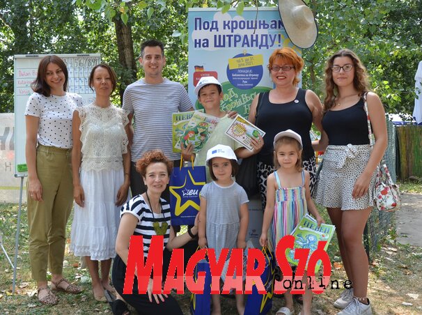 A sikeres vizsgázók és a szervezők, szeretttel várnak mindenkit, aki szeretne nyelveket tanulni A sikeres vizsgázók és a szervezők, szeretttel várnak mindenkit, aki szeretne nyelveket tanulni