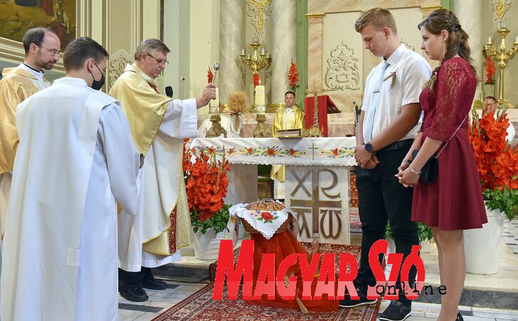 Az új kenyeret a Szent Rozália-plébániatemplomban a délelőtti szentmisén áldották meg Az új kenyeret a Szent Rozália-plébániatemplomban a délelőtti szentmisén áldották meg