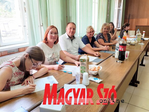 Támogatói aláírásgyűjtés a topolyai helyi közösségben Támogatói aláírásgyűjtés a topolyai helyi közösségben