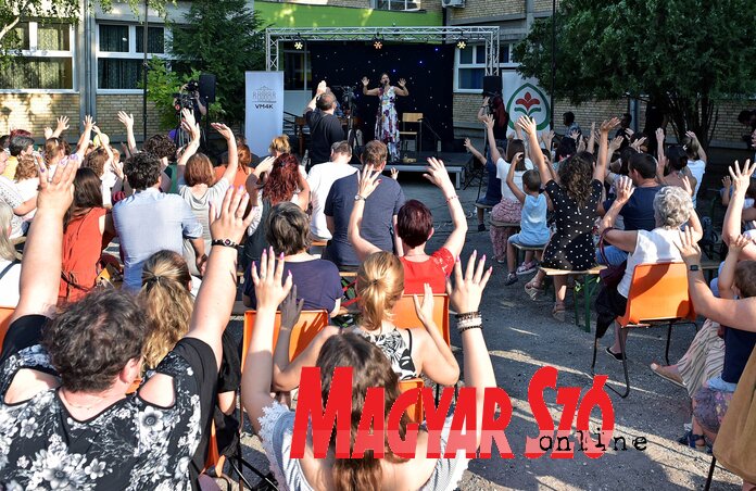 Palya Beának sikerült megmozgatnia a közönséget (Fotó: Gergely Árpád) Palya Beának sikerült megmozgatnia a közönséget (Fotó: Gergely Árpád)