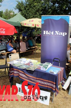 A Hét Nap standja a hajdújárási Rózsa Sándor Fesztiválon (Gergely Árpád felvétele) A Hét Nap standja a hajdújárási Rózsa Sándor Fesztiválon (Gergely Árpád felvétele)
