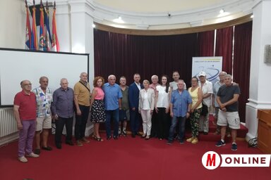 A sorsoláson résztvevők csoportja (Gecse Attila felvétele)