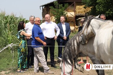 A tartományi titkár elsőként a Kátai-tanyát nézte meg
