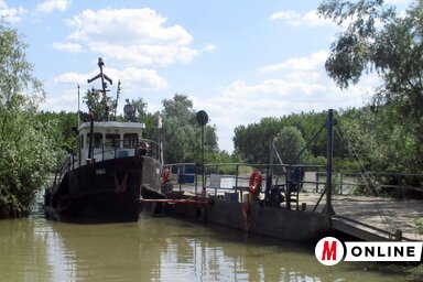 A vontatóhajó sem hozott megoldást (Kecskés István felvétele)