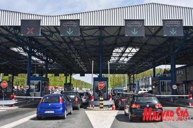 A válságstáb még fontolgatja az országba hazatérőkre vonatkozó intézkedések szigorítását (Ótos András felvétele)