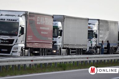 Az 2019-es adatok szerint a teherautók átlagban 11 órát vesztegeltek a határon (Ótos András felvétele)